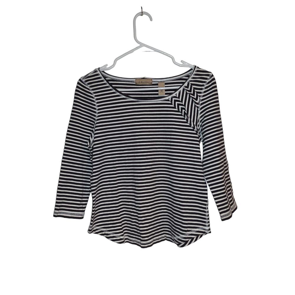 IE Women's Shirt Size Medium